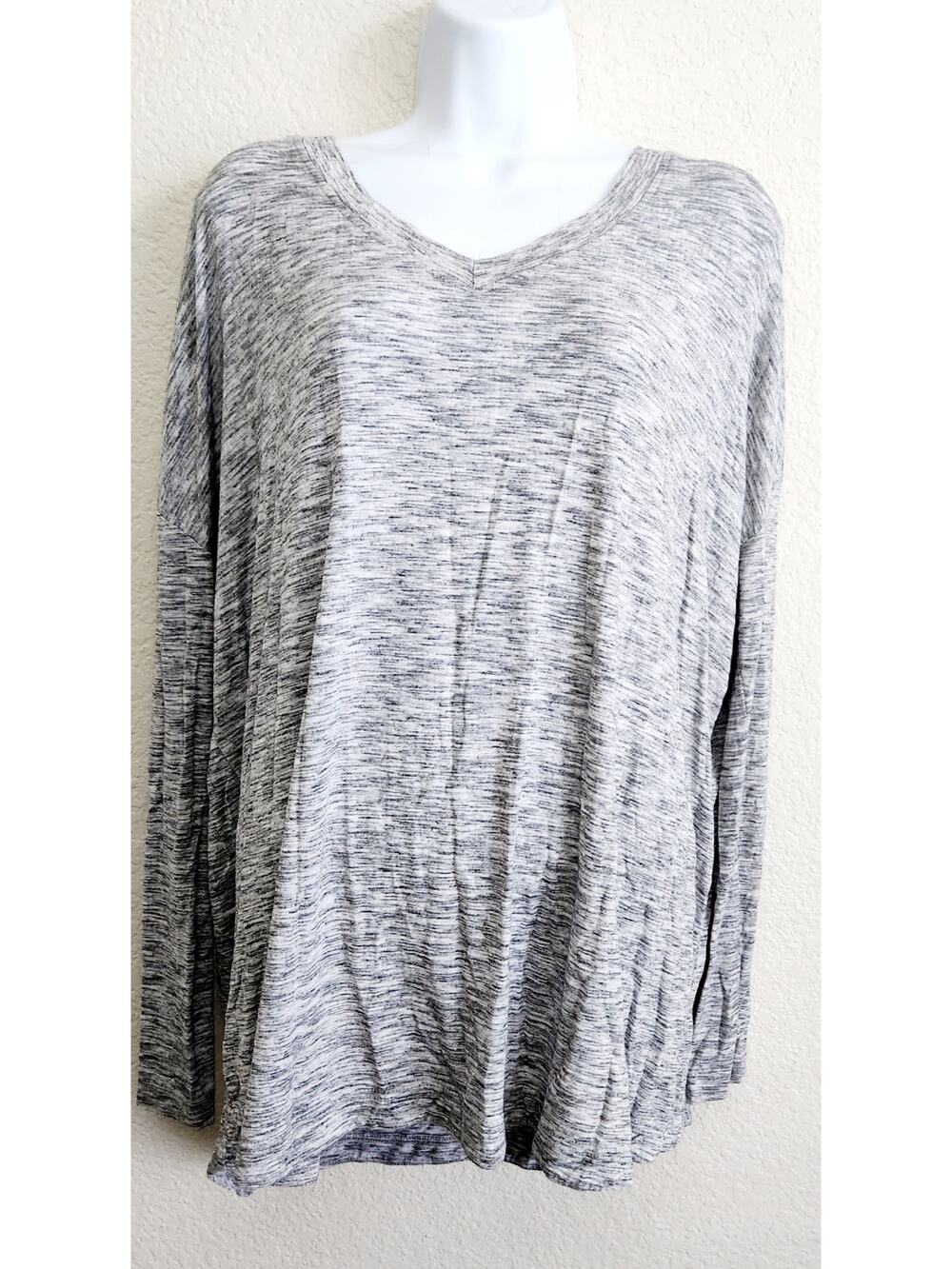 Nordstrom Gray Heathered V Neck Long Sleeve Top Medium Drop Shoulder Lightweight